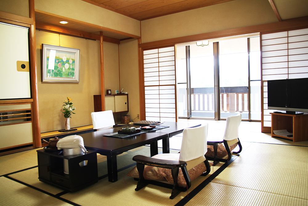 本館10帖＋6帖客室
