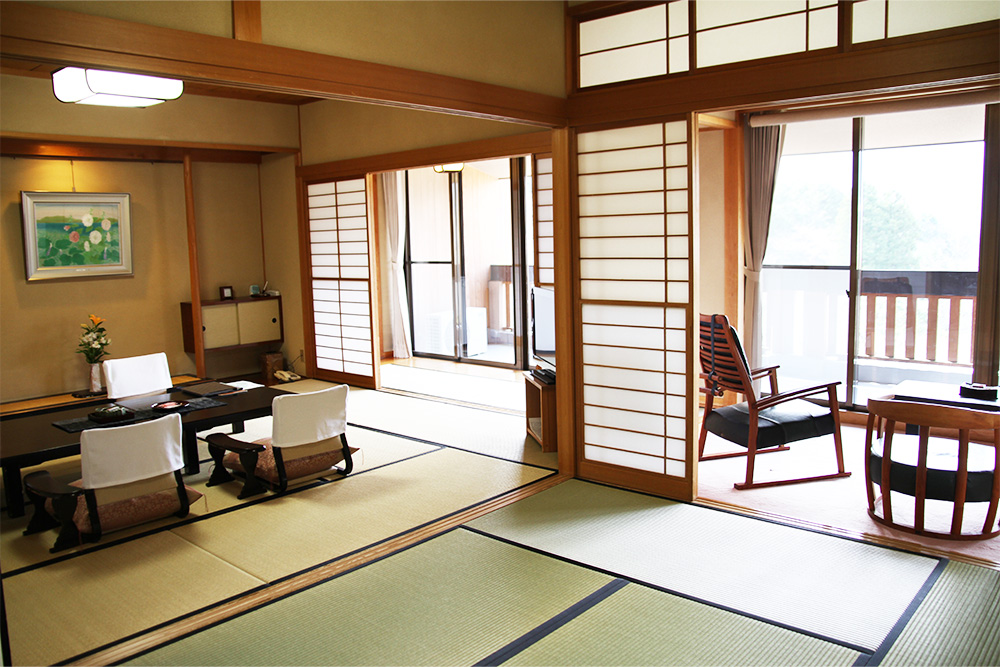 本館10帖＋6帖の様子