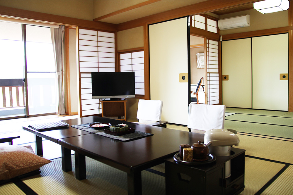 本館10帖＋6帖のお部屋