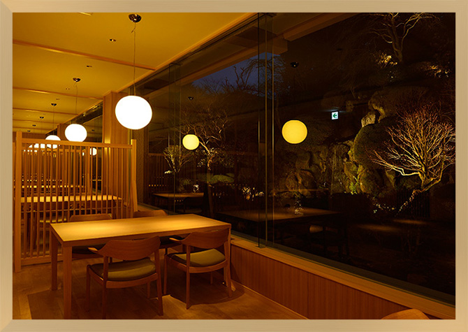 仙郷楼の奥の樹々